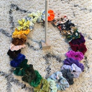 ♻️FREE W ANY OTHER 2- 29 Scrunchies with holder
